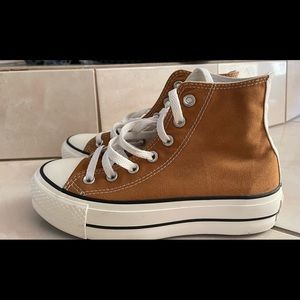 Platform brown hightop converse